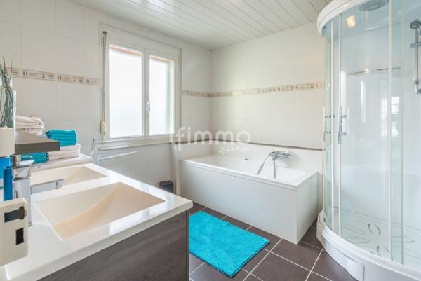Immeuble mixte 400m² + dépendances sur 20 ares