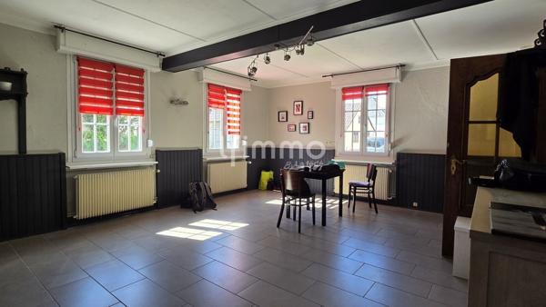 Immeuble mixte 400m² + dépendances sur 20 ares