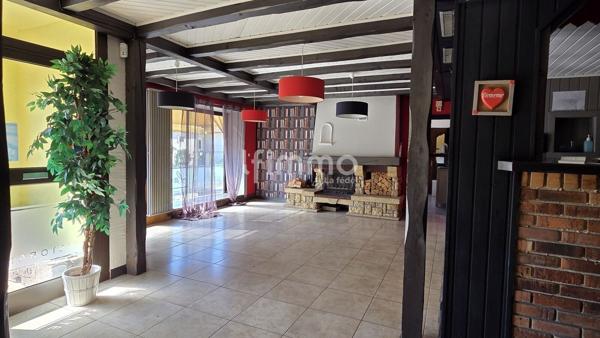 Immeuble mixte 400m² + dépendances sur 20 ares