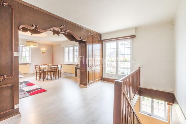 Immeuble mixte 400m² + dépendances sur 20 ares