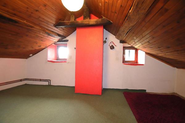 Ensemble immobilier avec gîte et potentiel second gîte - Maison T7 de 211 m² sur terrain arboré