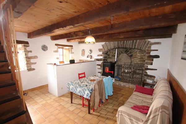 Ensemble immobilier avec gîte et potentiel second gîte - Maison T7 de 211 m² sur terrain arboré