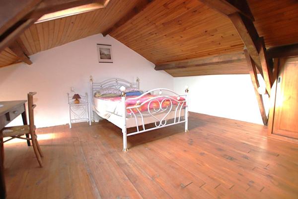 Ensemble immobilier avec gîte et potentiel second gîte - Maison T7 de 211 m² sur terrain arboré