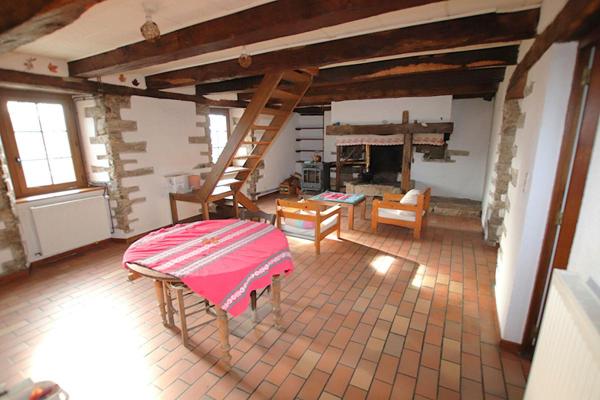 Ensemble immobilier avec gîte et potentiel second gîte - Maison T7 de 211 m² sur terrain arboré
