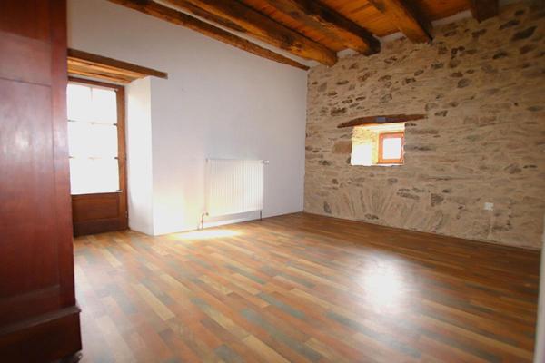 Ensemble immobilier avec gîte et potentiel second gîte - Maison T7 de 211 m² sur terrain arboré