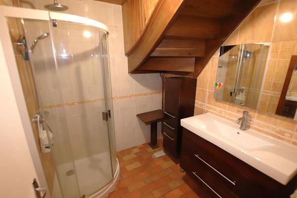 Ensemble immobilier avec gîte et potentiel second gîte - Maison T7 de 211 m² sur terrain arboré