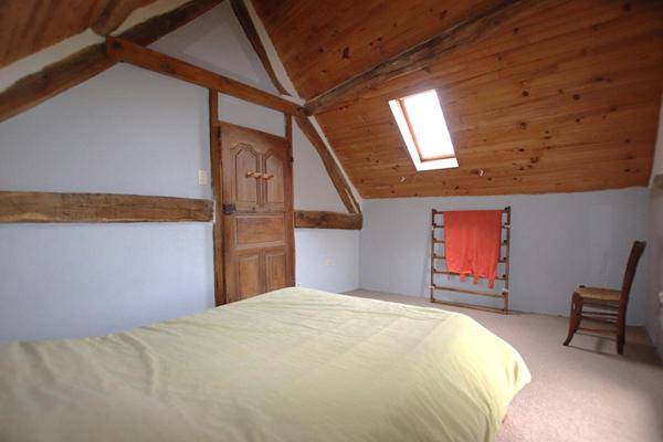 Ensemble immobilier avec gîte et potentiel second gîte - Maison T7 de 211 m² sur terrain arboré
