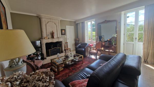 Maison - 9 pièces - 196 m²