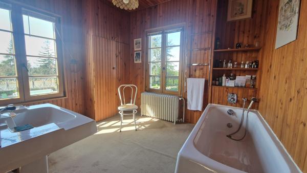 Maison - 9 pièces - 196 m²