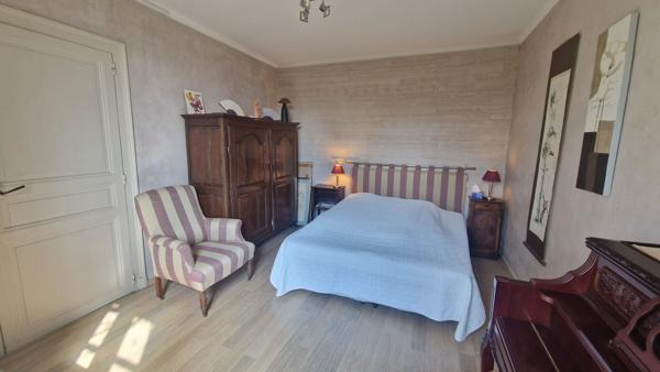 Maison - 9 pièces - 196 m²