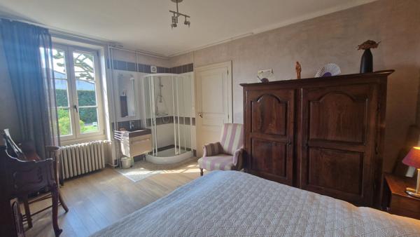 Maison - 9 pièces - 196 m²