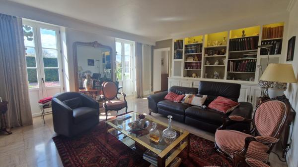 Maison - 9 pièces - 196 m²