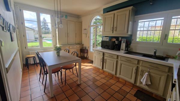 Maison - 9 pièces - 196 m²