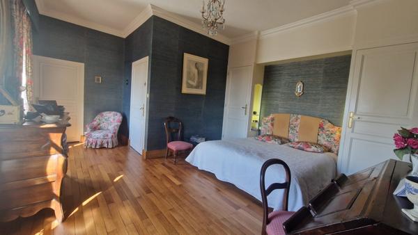 Maison - 9 pièces - 196 m²