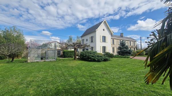 Maison - 9 pièces - 196 m²