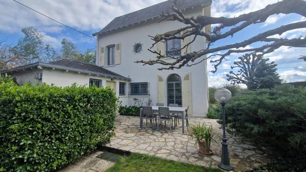 Maison - 9 pièces - 196 m²