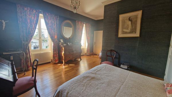 Maison - 9 pièces - 196 m²