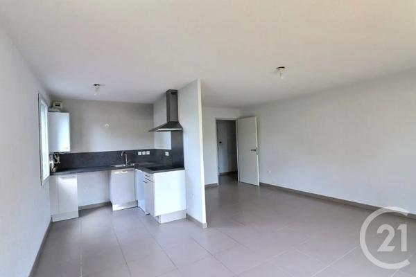 Appartement T2 à vendre  2 pièces - 47 m 2   FREJUS  - 83
