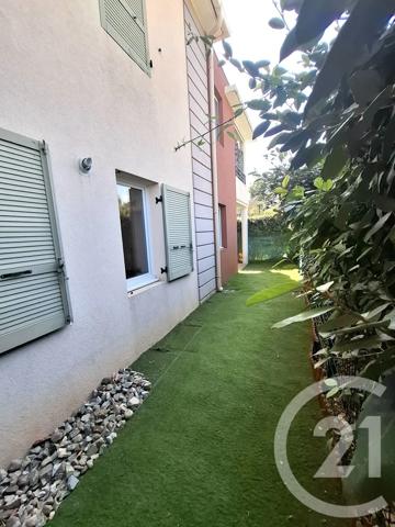 Appartement T2 à vendre  2 pièces - 47 m 2   FREJUS  - 83