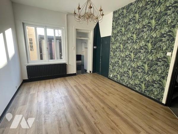 ESTAIRES EN CENTRE VILLE MAISON 3CHS JARDIN 