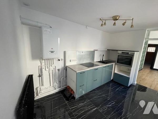 ESTAIRES EN CENTRE VILLE MAISON 3CHS JARDIN 