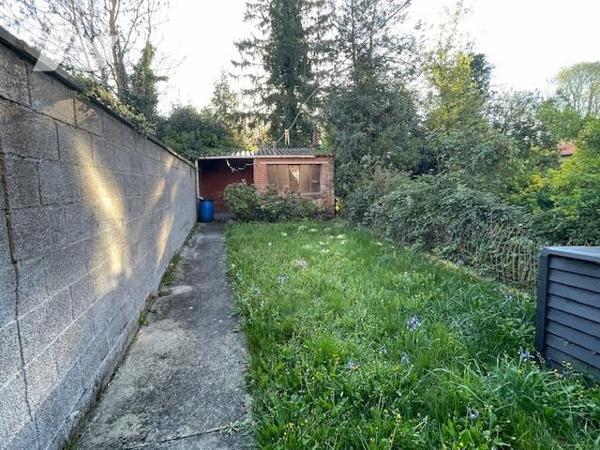 ESTAIRES EN CENTRE VILLE MAISON 3CHS JARDIN 