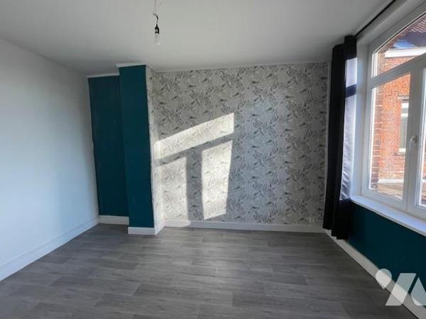 ESTAIRES EN CENTRE VILLE MAISON 3CHS JARDIN 