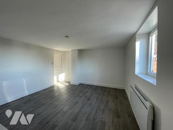 ESTAIRES EN CENTRE VILLE MAISON 3CHS JARDIN 