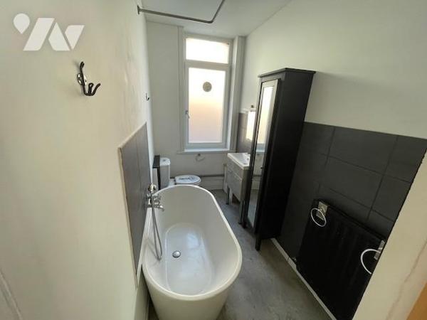 ESTAIRES EN CENTRE VILLE MAISON 3CHS JARDIN 