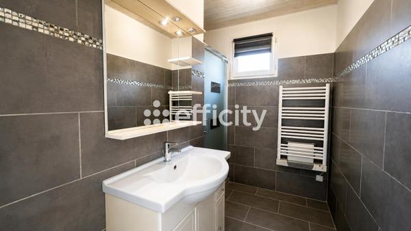 Maison
         5 pièces
        - 90 m² 380 000 € *