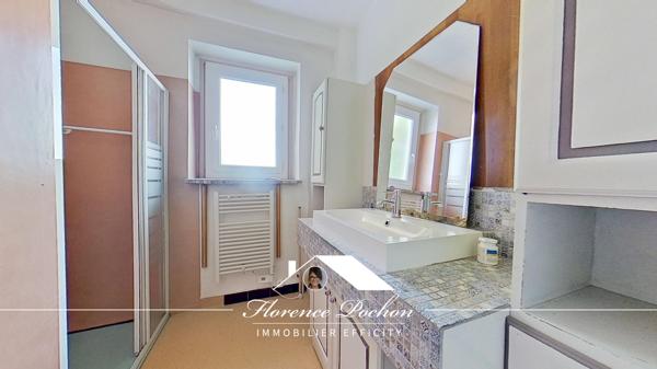 Maison
         7 pièces
        - 158 m² Exclusivité 262 500 € *