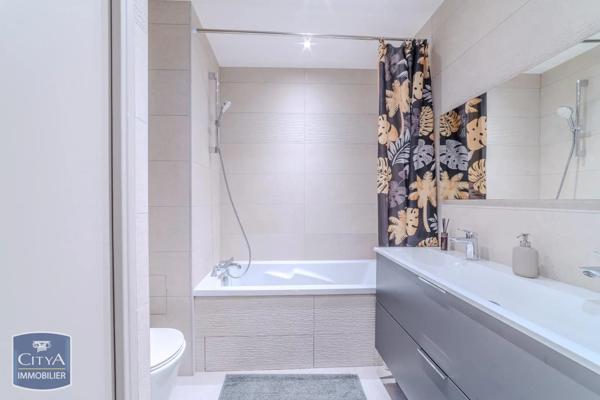 Appartement à vendre 4 pièces 106.81m² Roanne (42300)