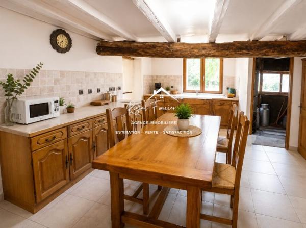 Maison de campagne avec vue sur le jardin et la piscine