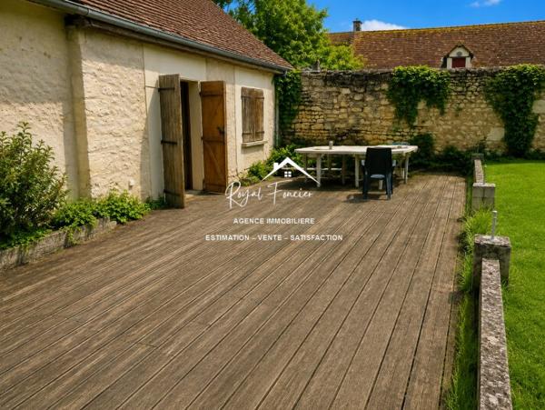 Maison de campagne avec vue sur le jardin et la piscine