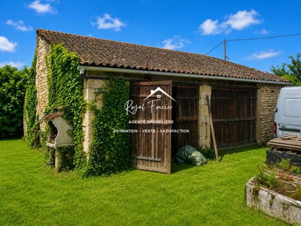 Maison de campagne avec vue sur le jardin et la piscine