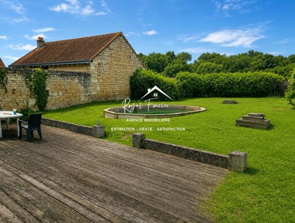 Maison de campagne avec vue sur le jardin et la piscine
