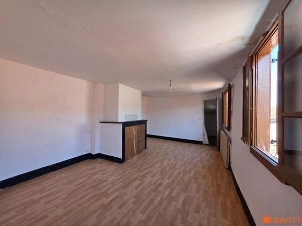 Maison atypique avec charme à réinventer en Plein Aspet