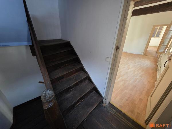 Maison atypique avec charme à réinventer en Plein Aspet