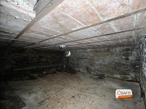 Maison de village à rénover - garage et jardinet