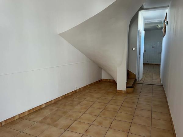 Maison de ville 61m2 F3 650 € / mois C.C.*