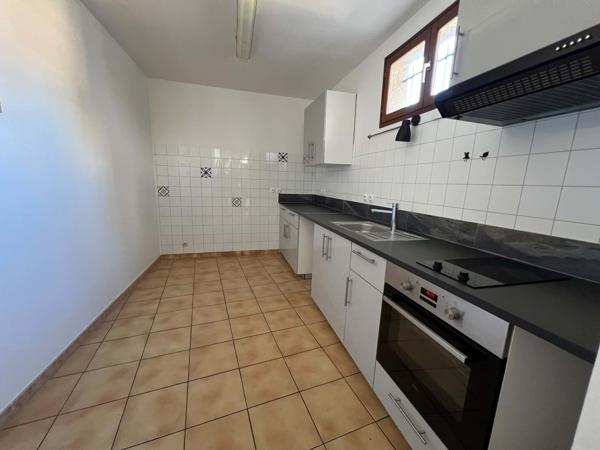 Maison de ville 61m2 F3 650 € / mois C.C.*