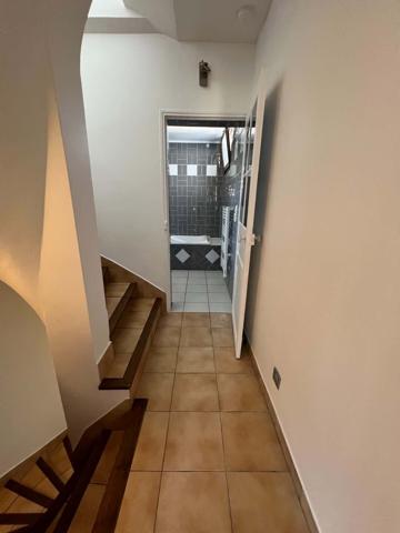 Maison de ville 61m2 F3 650 € / mois C.C.*