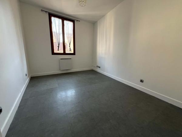 Maison de ville 61m2 F3 650 € / mois C.C.*