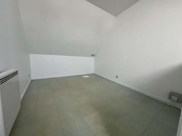 Maison de ville 61m2 F3 650 € / mois C.C.*