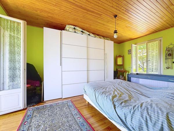 Vue dominante sur la vallée, maison individuelle avec terrasse sur les hauteurs de Coublevie