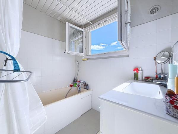 Vue dominante sur la vallée, maison individuelle avec terrasse sur les hauteurs de Coublevie