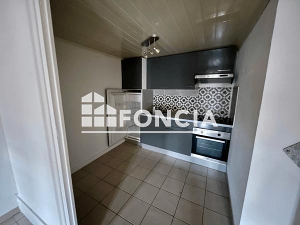 Location Studio 41.37 m² - 4 RUE DE LA HALLE Bourgoin Jallieu 38300