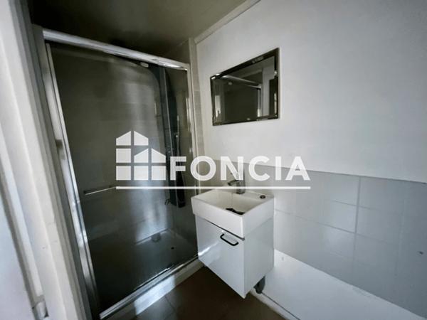Location Studio 41.37 m² - 4 RUE DE LA HALLE Bourgoin Jallieu 38300
