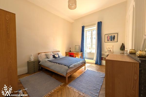 Appartement
         6 pièces
        - 197 m² Exclusivité 880 000 € *