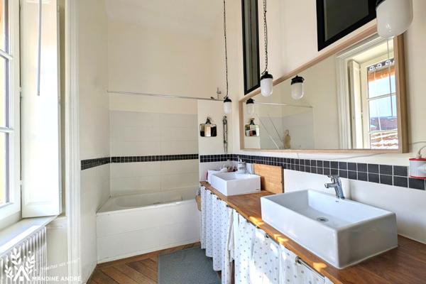 Appartement
         6 pièces
        - 197 m² Exclusivité 880 000 € *
